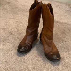 Jesica Simpson boots